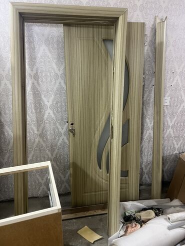 qapi setqasi: İç qapı dəsti – dekorativ şüşəli - Material: MDF/laminat üzlü taxta