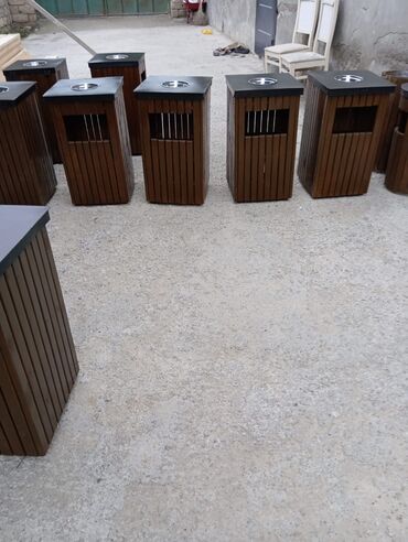 Tullantı qabları: Taxtadan hazırlanmış, müxtəlif formalı küçə zibil qutuları. Üst — 8