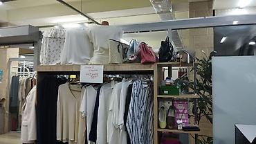 di store: Сдаются, кранштейны, полки витринная часть в ТЦ Жарал Малл 2 этаж Б11 — 2