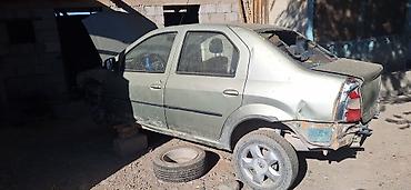 Renault Logan: 2013 г., 1.8 л, Механика, Бензин, Седан
