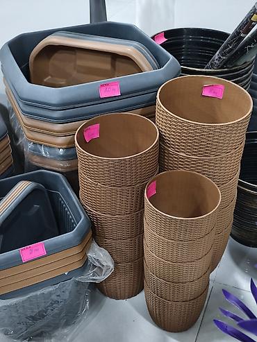 Bitkilər üçün dibçəklər: Plastik dekorativ çiçək qabları və küplər - Material: yüngül və — 1
