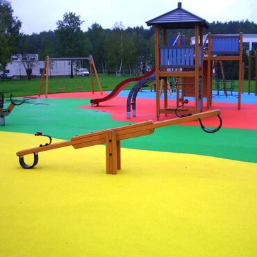 Другие напольные покрытия: Резиновое бесшовное покрытие для двора и детских площадок. Резиновые