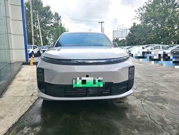 Другой электротранспорт: Электромобиль-кроссовер (5 дверей, 5 мест) в светло-сером цвете — 2