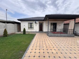 продаю дом в чолпон ата: Үй, 130 кв. м, 5 бөлмө, Менчик ээси, Дизайнердик оңдоо