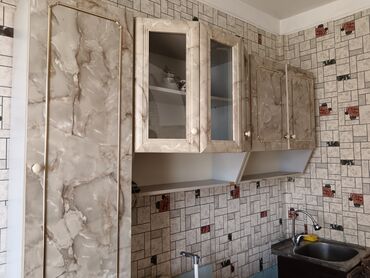 kuxnya mebeli: Kuxna mebeli satılır. Moykada üzerinde verilir. Kiraye verilen evler
