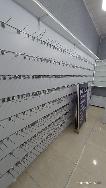 şüşeli vitrin: Mağaza avadanlığı komplekti - Divar tipli slatwall panel sistemi — 1
