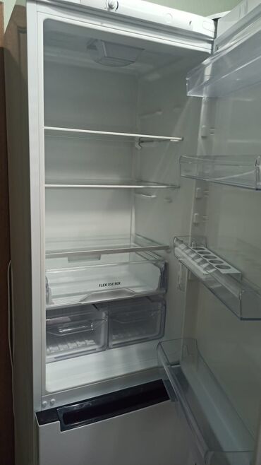холодильник для мороженого бу: Холодильник Indesit, Б/у, Трехкамерный, 200 *