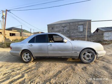 Mercedes-Benz: Mercedes-Benz E-Class: 2.3 l | 1995 il Sedan — 6