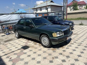 Mercedes-Benz : 1989 г., 2 л, Механика, Бензин, Седан