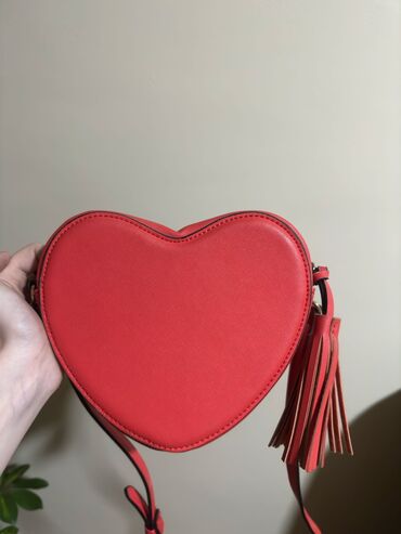 crvena kožna suknja: Handbags