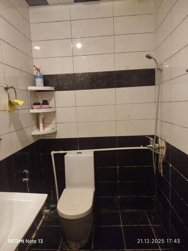 Uzunmüddətli kirayə mənzillər: Xaqlar metrosu yanınında mənzil kirayə verilir. Mərtəbə 16/4. Ümumi — 3