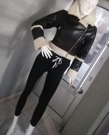 Topovi: S (EU 36), Jednobojni, bоја - Crna — 5