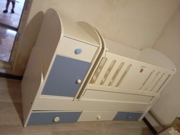 Restoran mebeli: Oğlan və qız üçün, İşlənmiş, Dördbucaq, Beşik, Matras ilə, Yellənmə mexanizm ilə