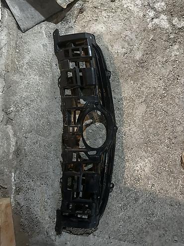 oblisovkalar: Bu detal 2012–2014-cü illərin Toyota Camry modelinin qabaq radiator — 2