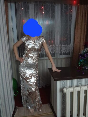 Вечерние платья: Продаю платье б/у 44 размер покупалось для нового года одевалось один