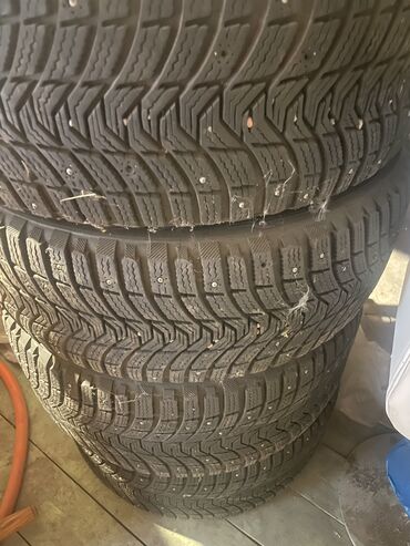 волга авто: Шины 275 / 40 / R 19, Зимняя шипованная, Б/у, Комплект, Легковые, Франция, Michelin