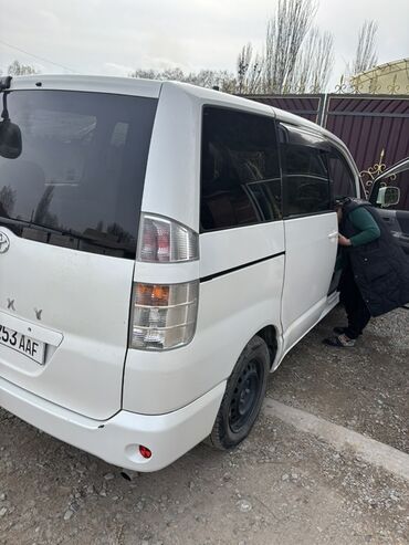Toyota: Toyota Voxy: 2003 г., 2 л, Автомат, Бензин, Минивэн — 7