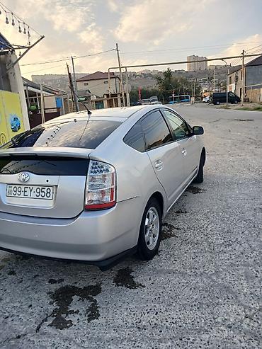 Toyota: Toyota Prius (2-ci nəsil) hibrid hetçbek - Gümüşü rəng, aerodinamik — 2