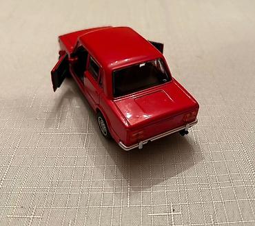 İncəsənət və kolleksiyalar: Kolleksiya üçün metal model avtomobil - Klassik sedan dizaynlı — 3