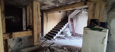 Objekti: Kuća sa pomoćnim objektima – ma koju je potrebno hitno renoviranje — 14