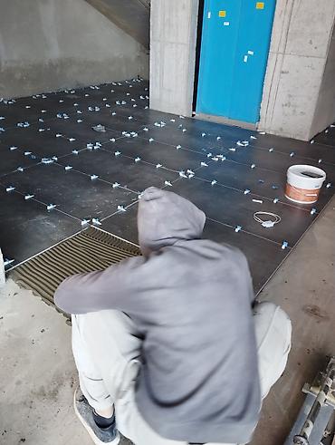 Укладка плитки: Гидроизоляционные работы, Укладка плитки в ванной, Укладка плитки на пол | Керамическая плитка, Керамогранитая плитка, Мозаичная плитка | Вертикальная укладка, Диагональная укладка, Раскладка в разбежку Больше 6 лет опыта — 17