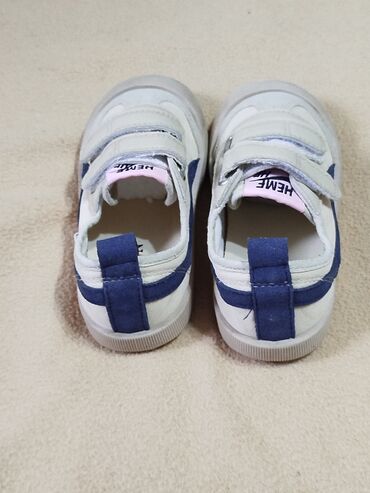 Детская обувь: Продаю детскую обувь в идеальном состоянии. Брали от 3500 сом. От 400 — 11