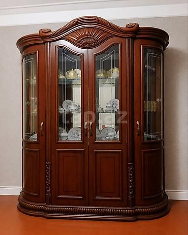 islenmis polkalar: Klassik üslubda vitrin-bufet - Material: massiv ağac və MDF — 1