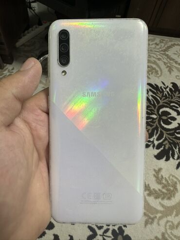 маленький телефон сенсорный: Samsung Galaxy A50, түсү - Ак