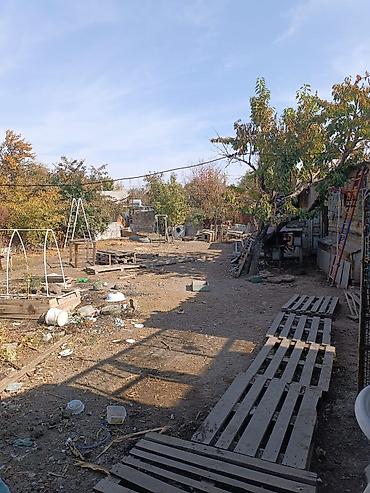 Продажа коттеджей и домов: Продаю дом в районе киркомстром. По номеру телефона доступен только — 9