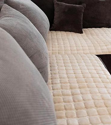 Prekrivači za nameštaj: Set od tri plisana flekera za ugaone garniture i sofe. Dimenzij: * — 10