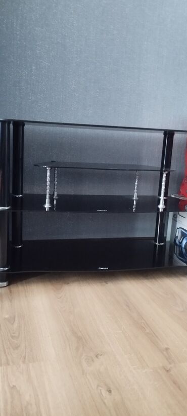Qonaq otağı dəstləri: Düz TV altlığı, Polkalı, Şüşəli