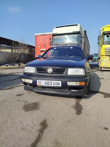 Volkswagen: Volkswagen Vento: 1992 г., 1.8 л, Механика, Бензин, Седан