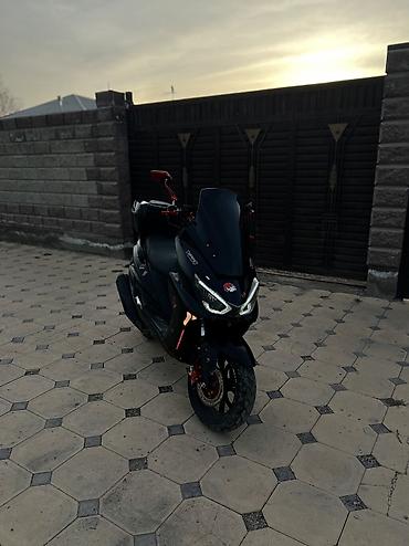 Скутеры: Тип скутера 150 куб. см, Бензин, Б/у — 9