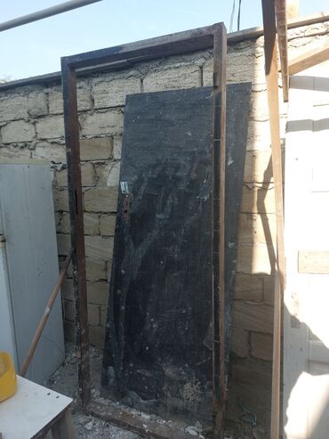 qapi ucun vinil: Demir qapı 90/208 ünvan balaxanı. işde olduğum ücün tel götüre