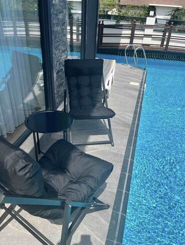 Bağ kresloları: Həm şezlonqlar həm də sehpa qatlana bilir, komfortludur, bağ evi — 9