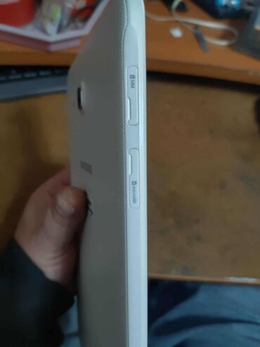 Tableti: Na prodaju samsung galaxy Tab e ocuvan kao nov bez i jedne tackice u — 10