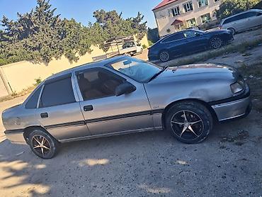 бампер опель вектра б: Opel Vectra A sedan - Kuzov: 4 qapılı sedan, gümüşü rəng - Mühərrik — 2
