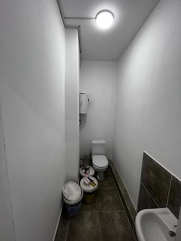 Аренда помещений свободного назначения: Сдается в аренду коммерческое помещение на первом этаже нового жилого — 9