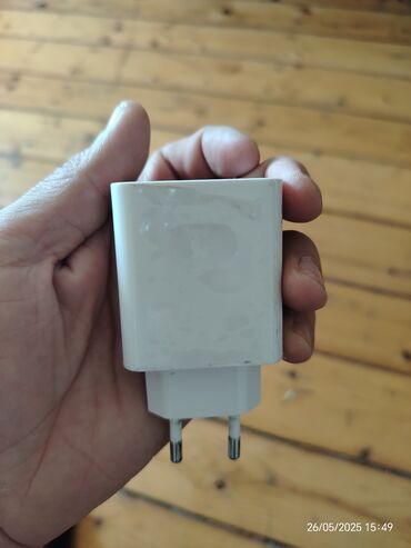 40 manata telefonlar: Adapter Honor, 33 Vt, İşlənmiş