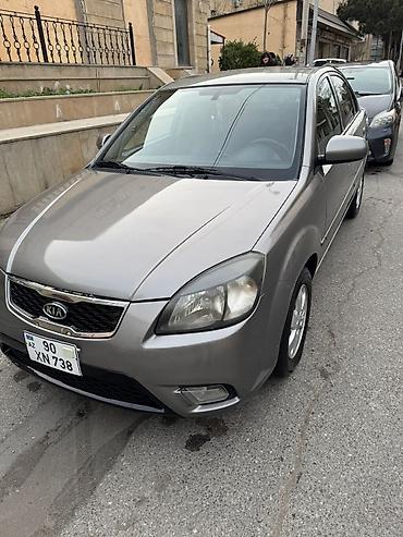 07 2010: Kia Rio: 1.4 l | 2010 il Sedan — 1