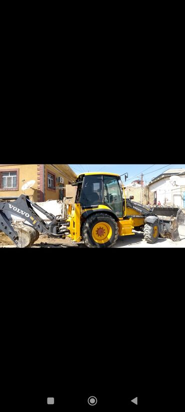 Yük nəqliyyat vasitələri: Sarı rəngdə "Volvo" markalı ekskavator yükləyici, tikinti sahələrində