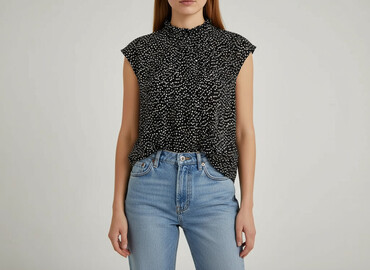 czarne bluzki ze złotą aplikacją: Sinsay, Women's blouse, size L