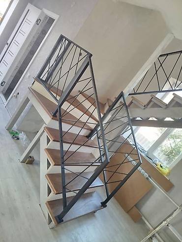 Деревянные лестницы: Деревянная лестница Для дома, Бесплатный замер, Вид дерева: Сосна, Форма лестницы: Много-маршевая, Стиль: Классический — 13