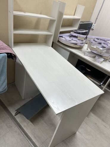 продажа теннисных столов: Маникюрный стол!!!!
СРОЧНО 7500сомдон 2штук бар