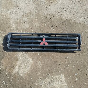 Решетки радиатора: Решетка радиатора Mazda Б/у — 14