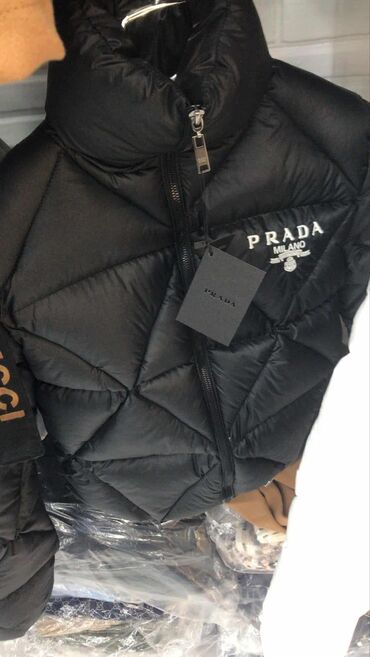 Zimske jakne: Ženska, markirana jakna
Uvoz Turska
s, m, l, xl, 2xl
9.700 din — 4