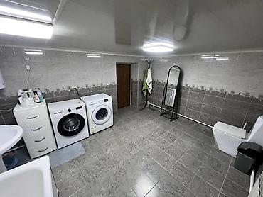 Продажа коттеджей и домов: Срочно продается 2х этажный дом Район Ак ордо 1 6 сот 240 м2 8 комнат — 9