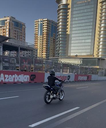 variator karopka nədir: Motosiklet – Naked tip, mavi/qara rəng sxemi, ağ disklər Texniki və — 8