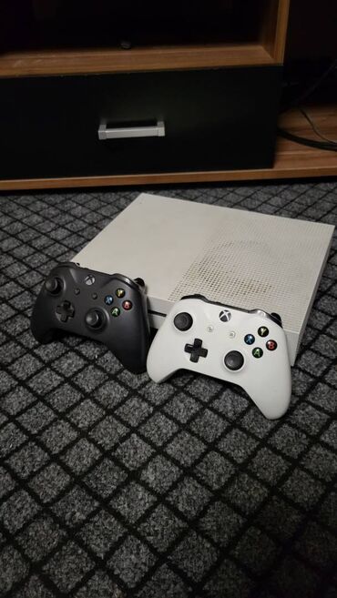 Xbox Series X: Xbox one s 1TB. Ideal veziyyetdedir, hec bir problemi yoxdur. Evde