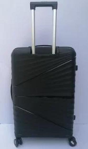 Putni koferi i torbe: Tvrdi kofer na točkiće – crni, sa šarama u dijagonalnom reljefu — 16